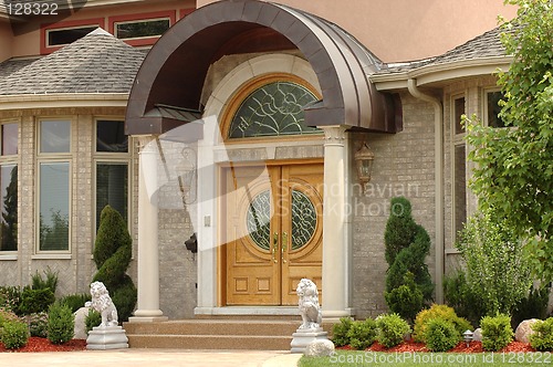 Image of Elegant house entryway