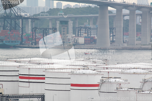 Image of gas container and bridge 