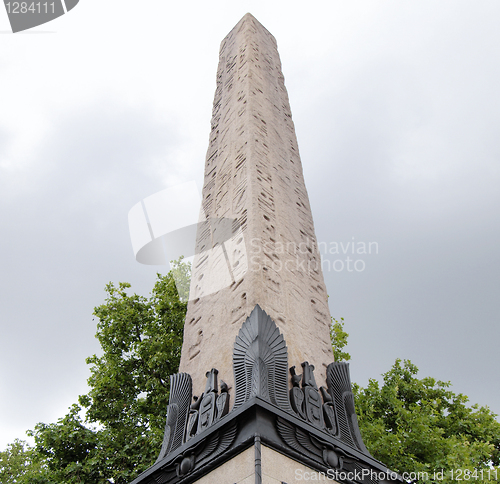 Image of Egyptian obelisk, London