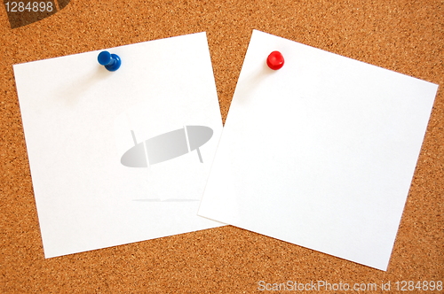 Image of empty sheet paper with push pin