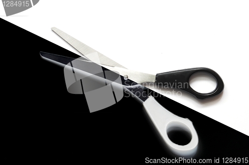 Image of scissors in black and white