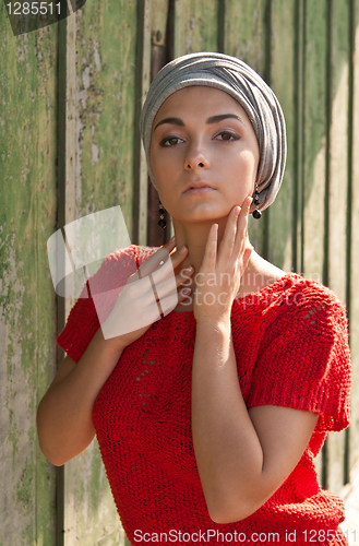 Image of girl in the gray turban