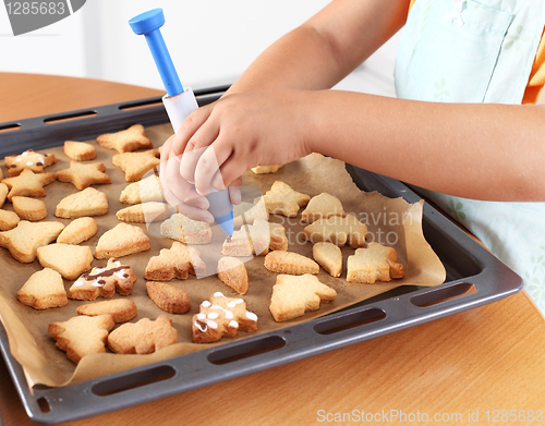Image of Decorating cookies