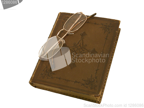 Image of Old book and gold-rimmed spectacles