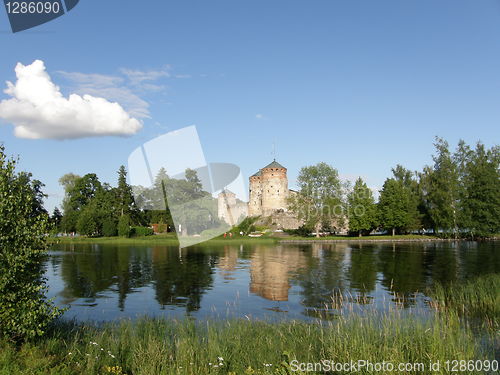 Image of Savonlinna castle and its reflection in the lake