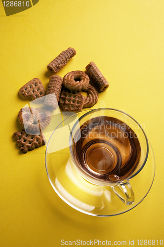 Image of Cup of hot tea with chocolate cookies