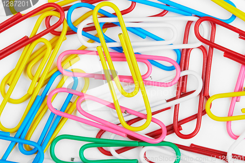 Image of multi-coloured paper clips