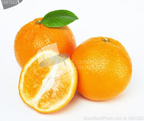 Image of oranges with leaf