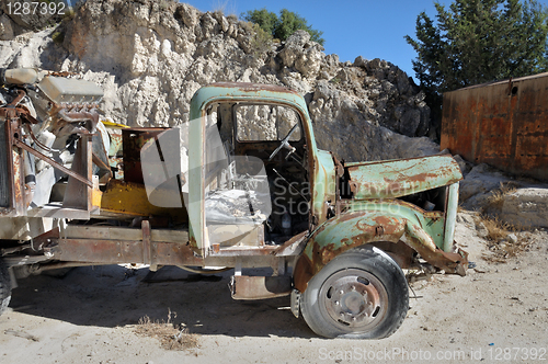 Image of rusty vintage vehicle