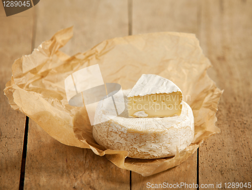 Image of brie and camembert cheese