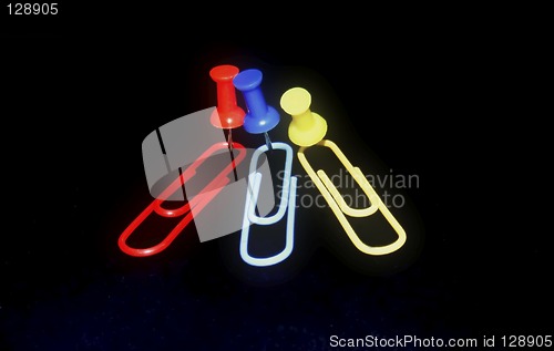 Image of paperclips and thumbtacks