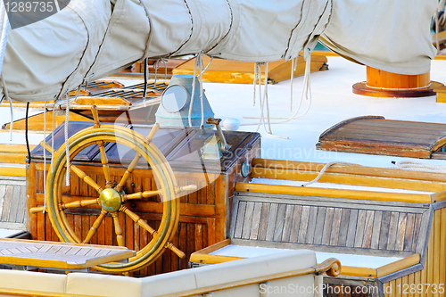 Image of Ship wheel