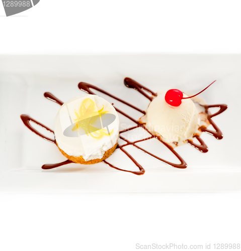 Image of  lemon mousse served whith lemon peel on top