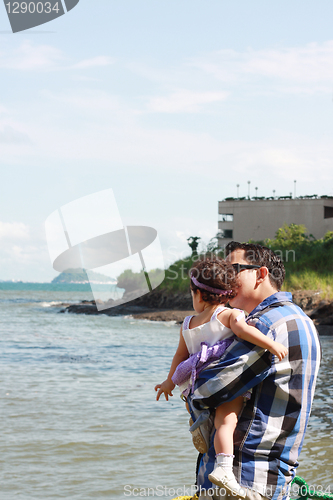 Image of Father and duagther spending Sunday exploring Pacific Ocean