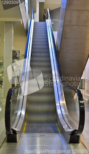 Image of escalator 