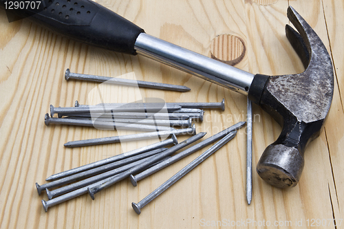 Image of hammer and nails 