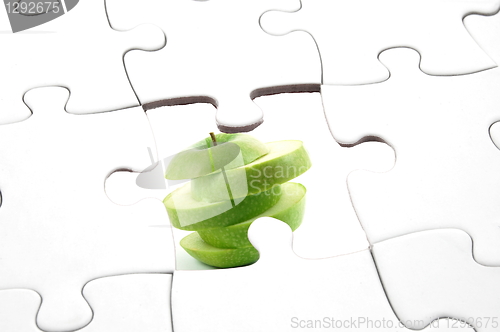 Image of puzzle and apple