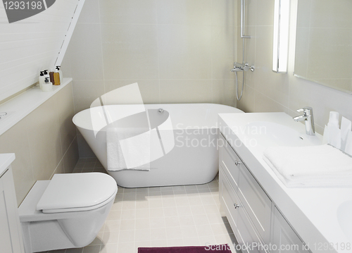 Image of Modern bathroom