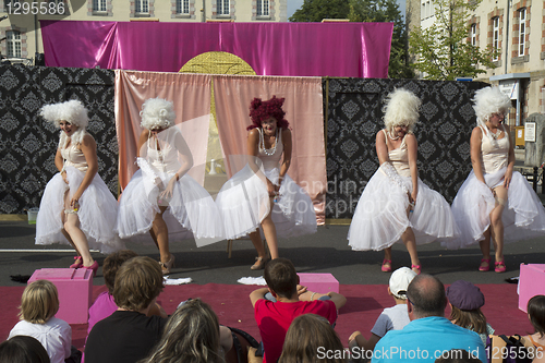 Image of Group of courtesans