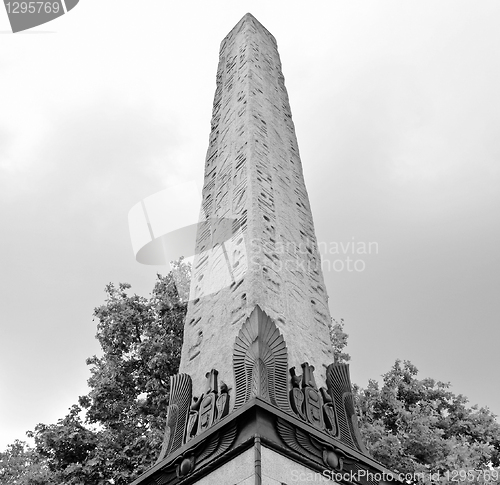 Image of Egyptian obelisk, London