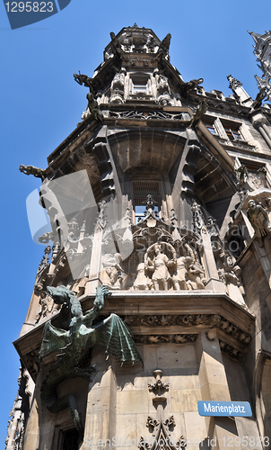 Image of details of Neues Rathaus