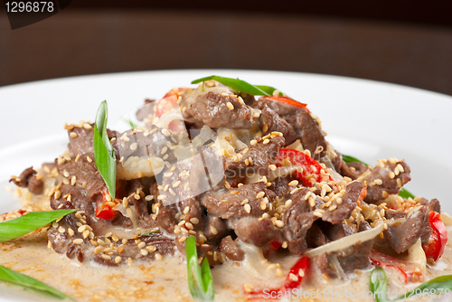 Image of sliced beef roasted with vegetables