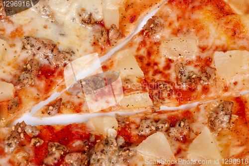 Image of Hawaiian pizza