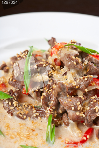 Image of sliced beef roasted with vegetables