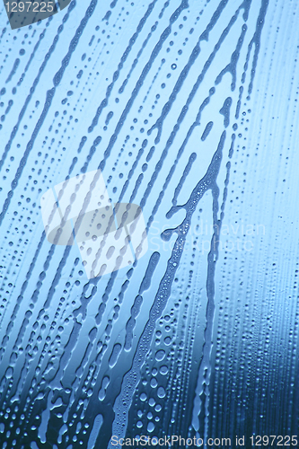 Image of foam bubbles on the glass           