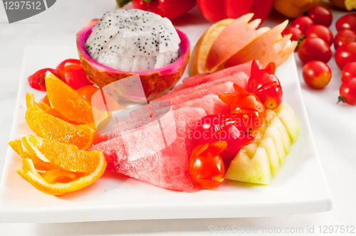 Image of mixed plate of fresh sliced fruits