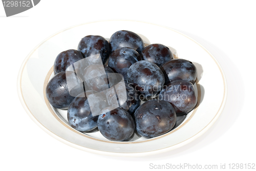 Image of Ripe plums on a plate