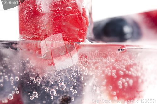 Image of Raspberry and blackberry frozen in ice sticks