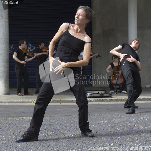 Image of Duet of dancers 