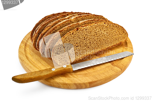 Image of Rye bread on a round board with a knife