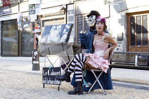 Image of Cabaret in the street.