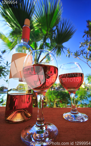 Image of two wineglasses