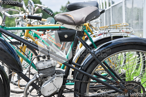 Image of old bicycle