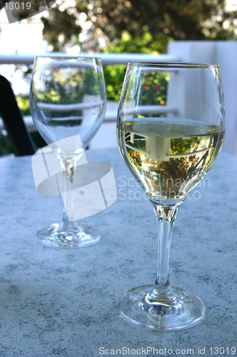 Image of two wine glasses