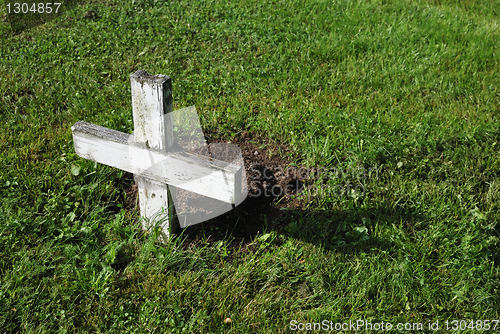 Image of small wooden white cross 