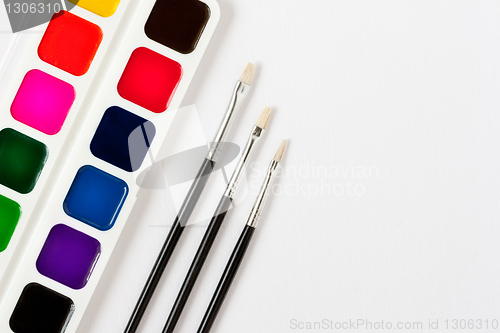 Image of paint box and brushes