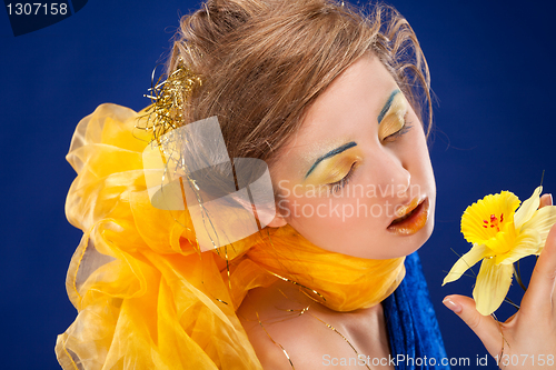 Image of woman with glamour make-up