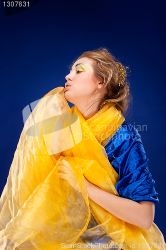 Image of woman with glamour make-up