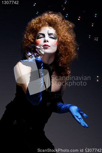 Image of woman mime with soap bubbles.