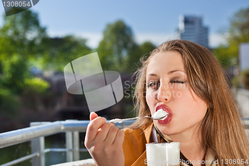 Image of attractive young woman relaxing in cafe