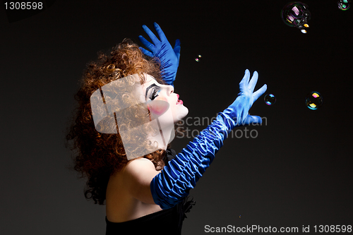 Image of woman mime with soap bubbles.