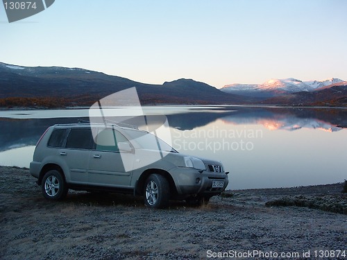 Image of Nissan X-Trail in mountain