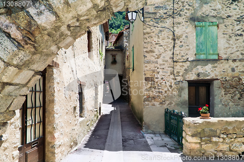 Image of narrow street of the old city