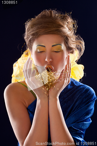 Image of woman with glamour make-up