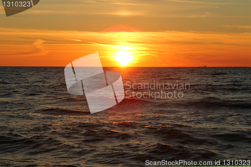 Image of Sundown by the ocean