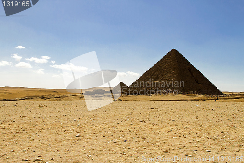 Image of Pharaoh Menkaure pyramid